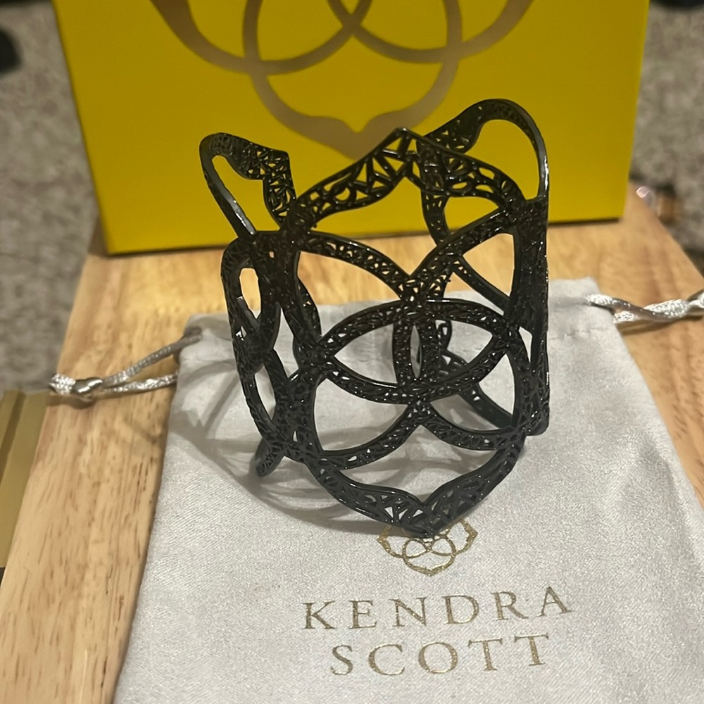 Prototype Roni Cuff